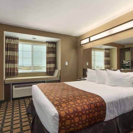 Microtel Inn & Suites By Wyndham Минот Экстерьер фото