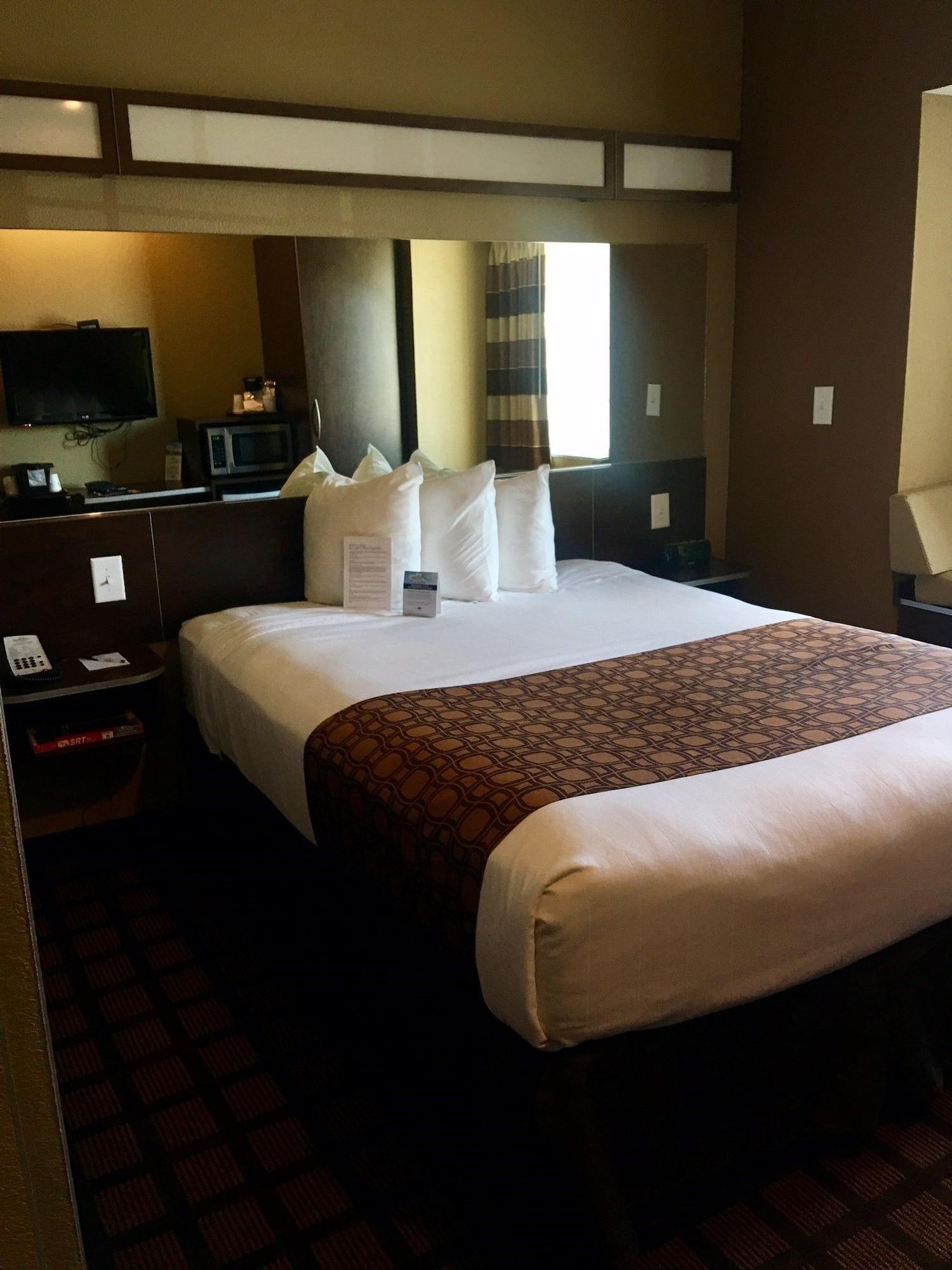 Microtel Inn & Suites By Wyndham Минот Экстерьер фото