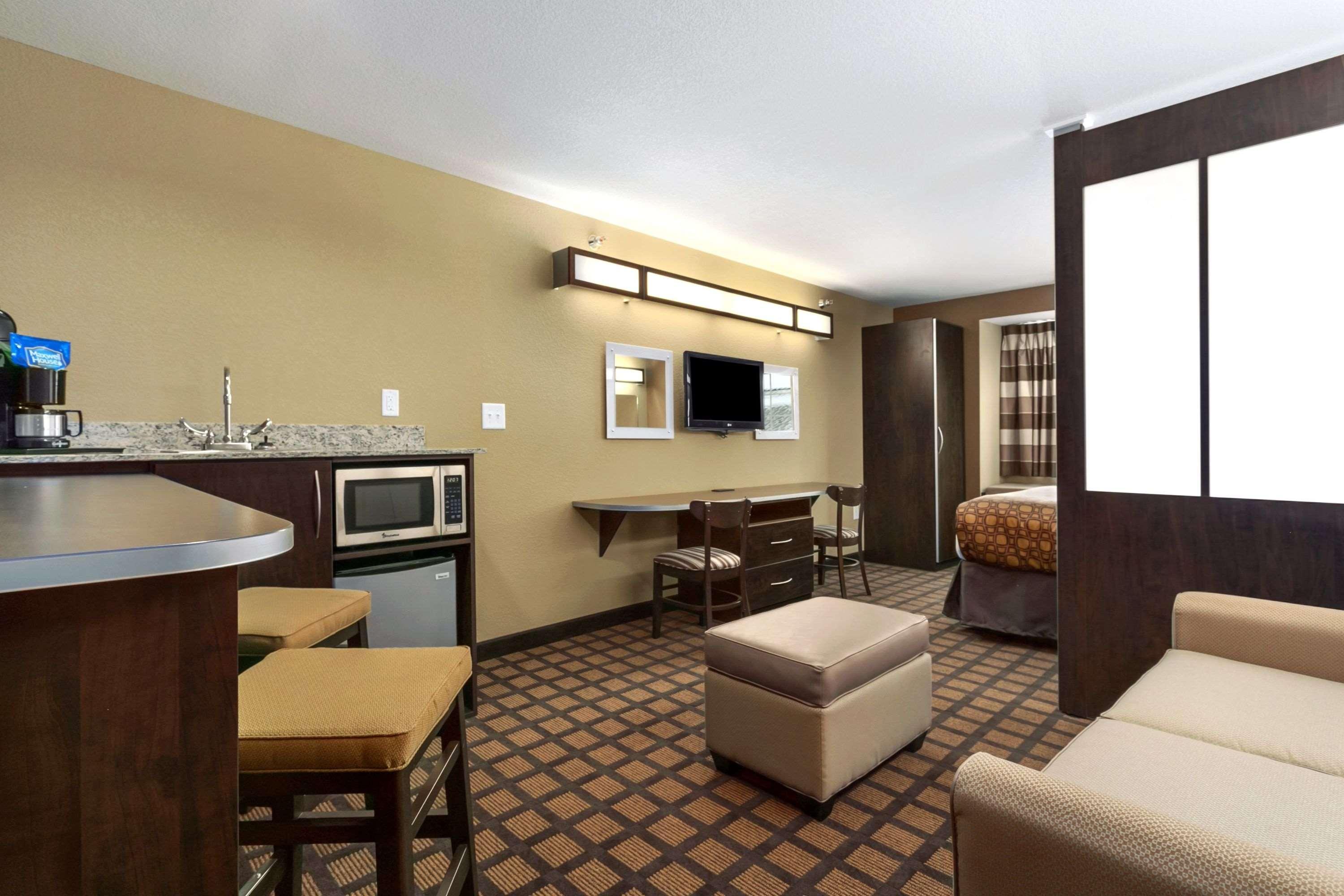 Microtel Inn & Suites By Wyndham Минот Экстерьер фото