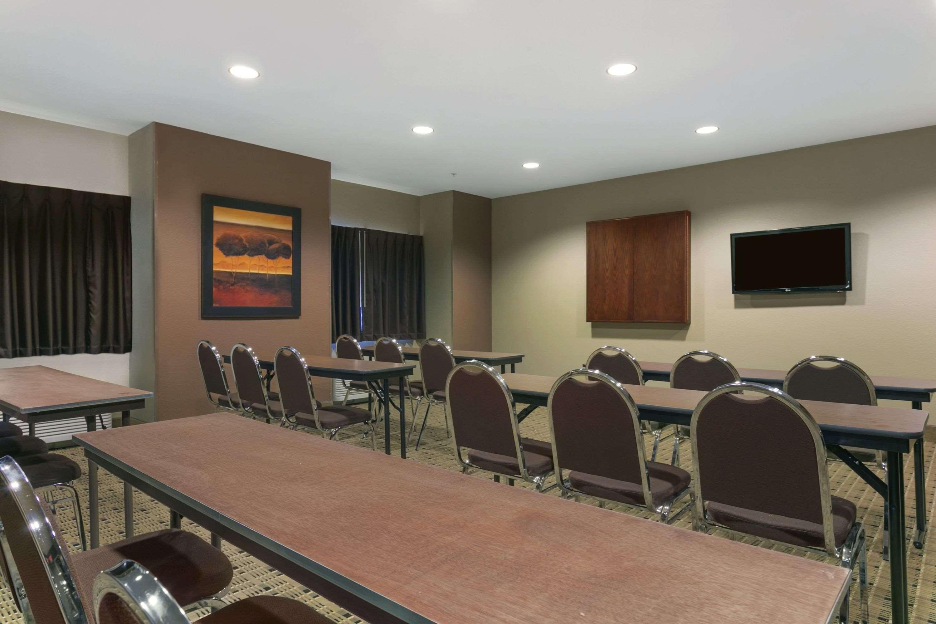 Microtel Inn & Suites By Wyndham Минот Экстерьер фото