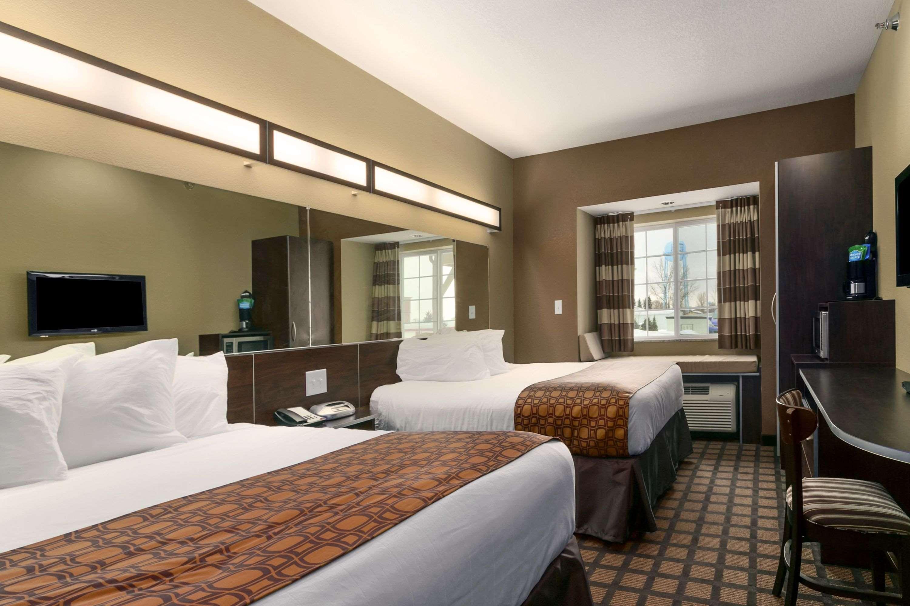 Microtel Inn & Suites By Wyndham Минот Экстерьер фото