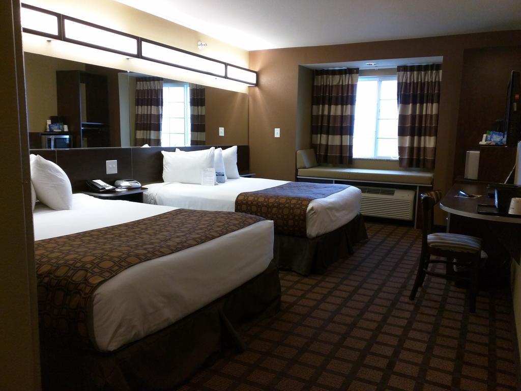 Microtel Inn & Suites By Wyndham Минот Экстерьер фото